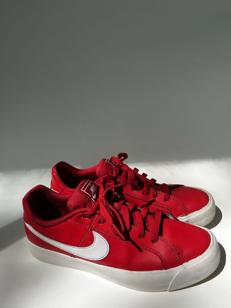 Nike червени кожени маратонки номер 40