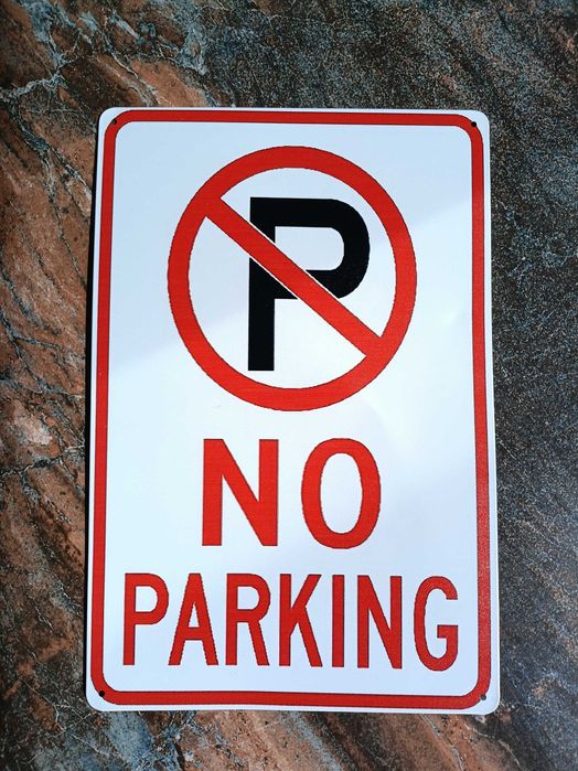Табела „NO PARKING“ , метална в два варианта.