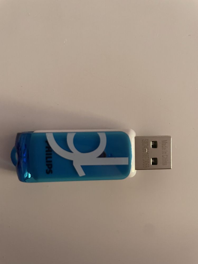 Флашка USB Phillips 16GB с любими игри