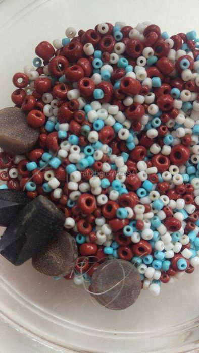 Мъниста, пайети, кристали и друго за ръкоделие