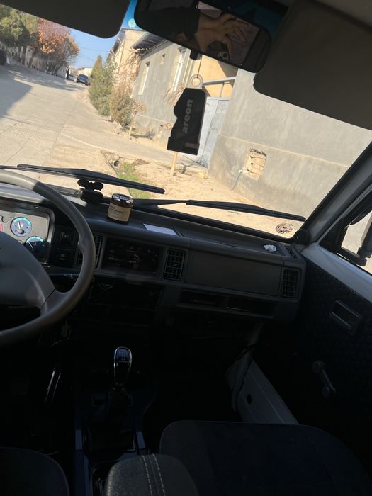 Damas srochna sotiladi