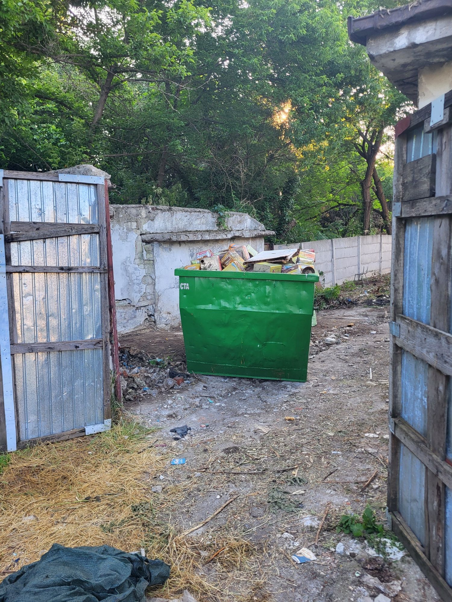 Inchirieri container saci moloz ridicare gunoi