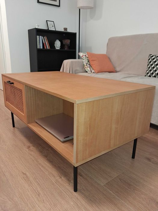 Măsuță de living din lemn natural