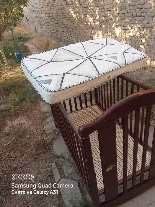 Продаётся детский кровать с матрасом вместе  в хорошем состоянии