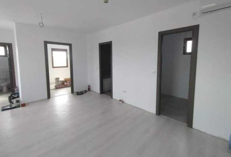 Case Modulare si Garaje Auto din structura metalica si panou sandwich