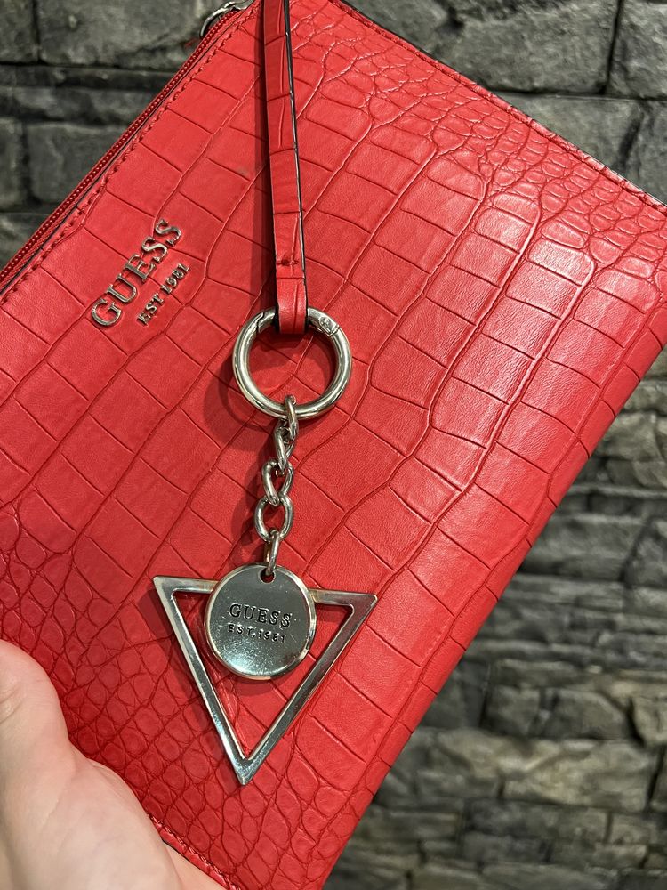 Чанта / клъч Guess