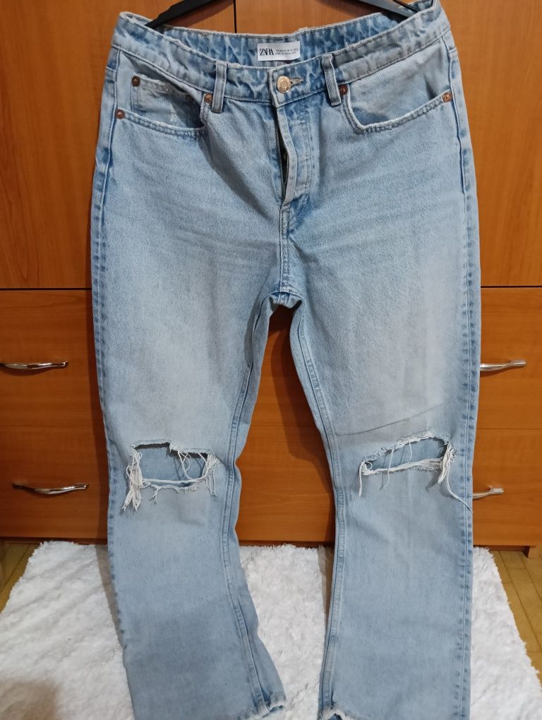 Vând blugi Zara măsura 42
