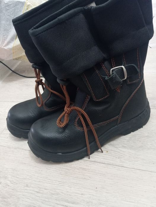 Продаю спец обувь