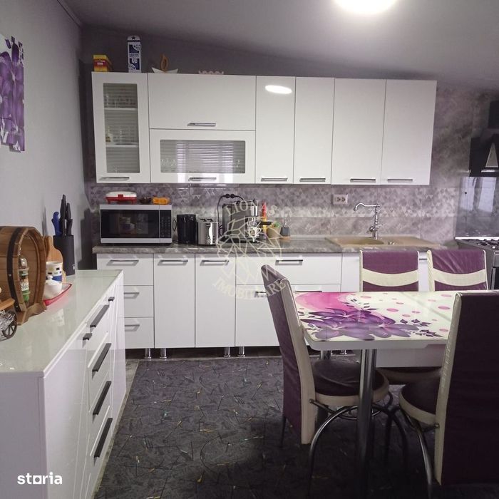 Casa 5 camere 220 mp-teren 2500 mp- terasa/garaj-Dealul Dumitrei