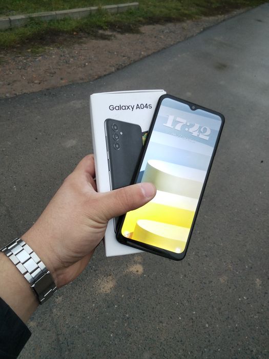 Продам Samsung A04s  4/64