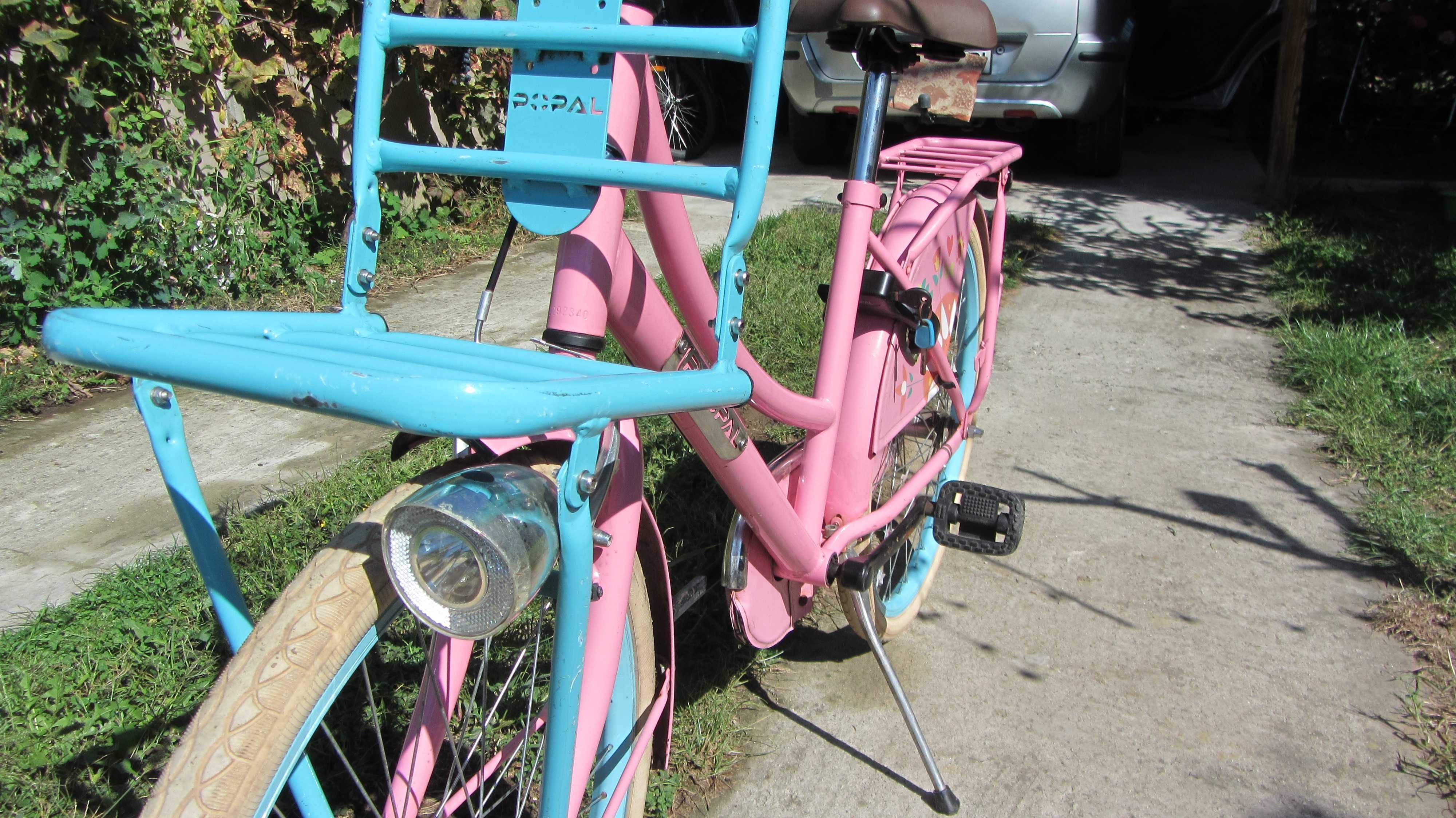 Cea mai frumoasa bicicleta roz,alba totul original perfect functionala