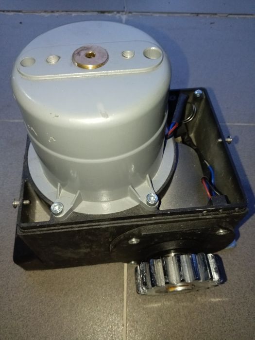 Sisteme automatizari porți, videointerfoane, uși garaj