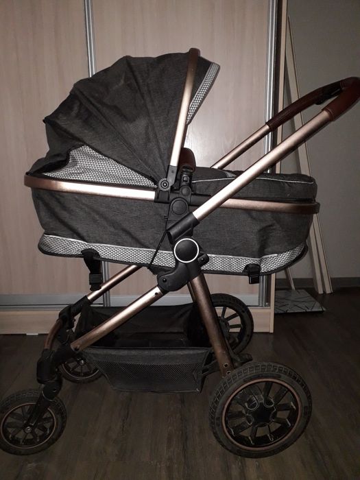 Продам коляску 10000 тенге