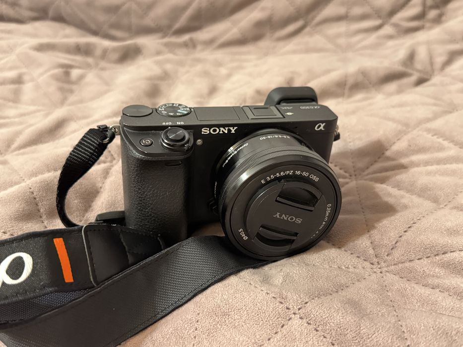 Sony A6300 – cameră mirrorless 4K | stare excelentă + 2 baterii cadou!