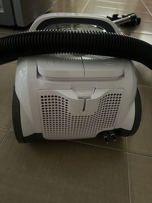 Vand aspirator aproape nou l-am foslost de vreo 3 ori! Merge impecabil
