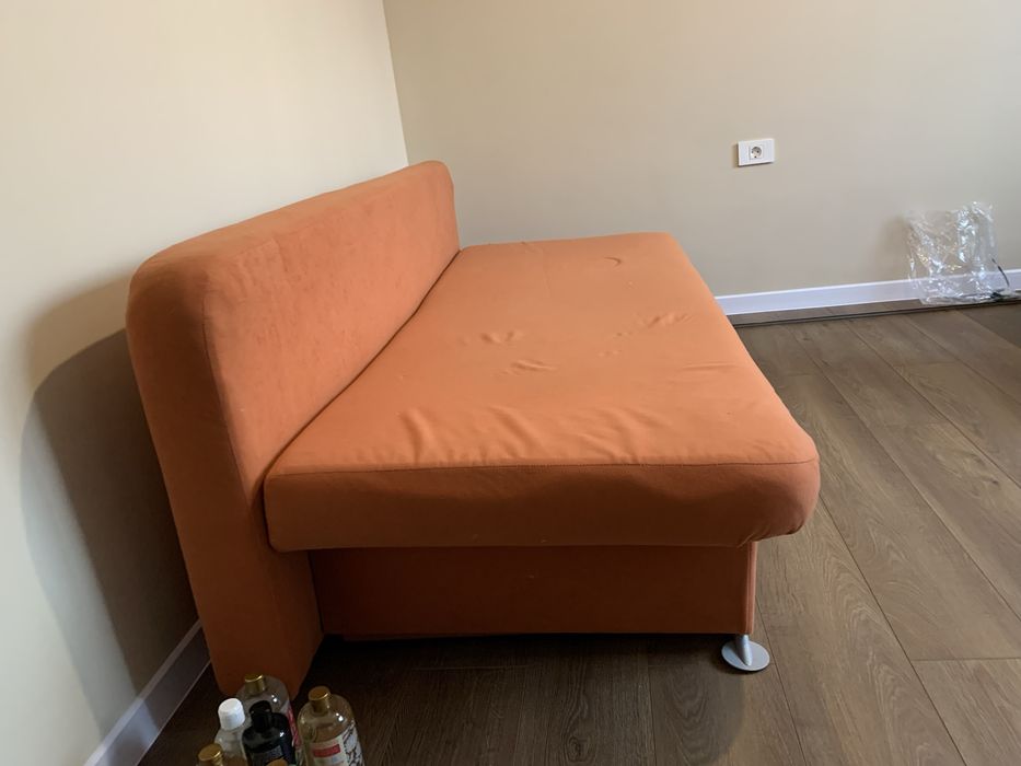 Canapea extensibilă portocalie, stare bună