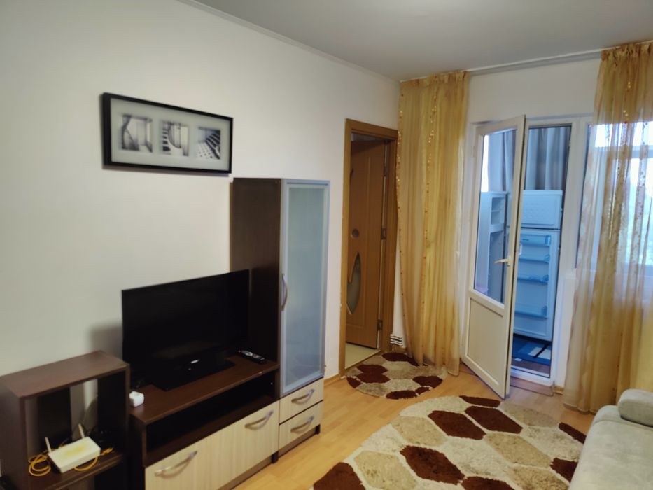 Închiriez apartament 1 cam, zona Alexandru cel Bun