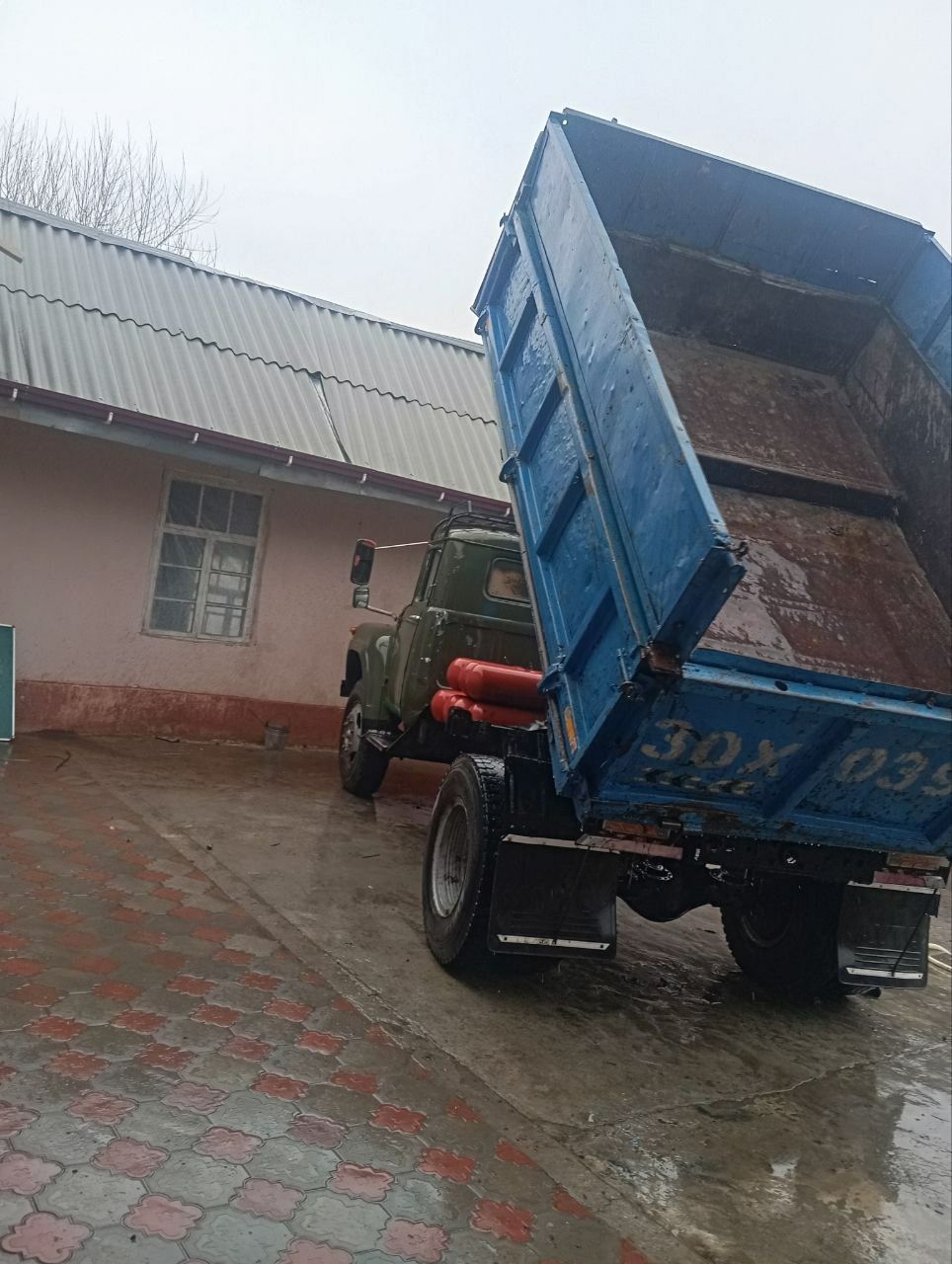 zil selxoz sotiladi