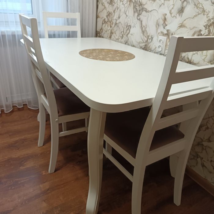 Продам комплект стол и 4 стула, пользовались 1 год.