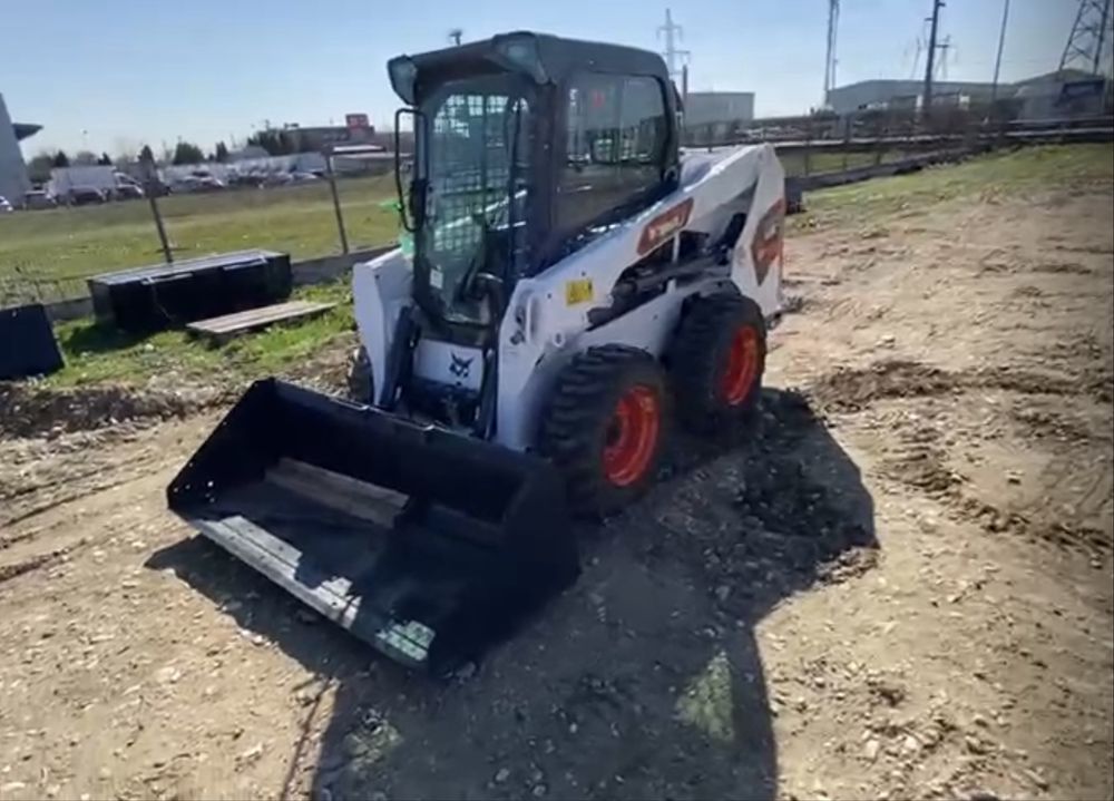 Inchiririez miniexcavator, bobcat, remorca pentru transport utilaje!