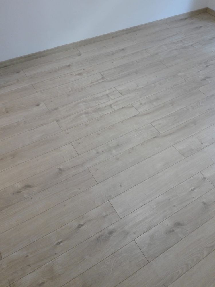 Montaj parchet laminat plinta mdf, spc vinil herringbone experienta