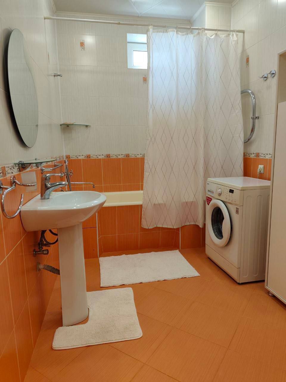 Продаётся 2/3/5 квартира , Высокопотолочка, Нукусская улица