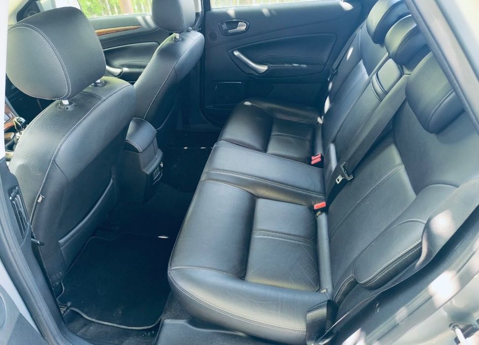 Ford mondeo ghia