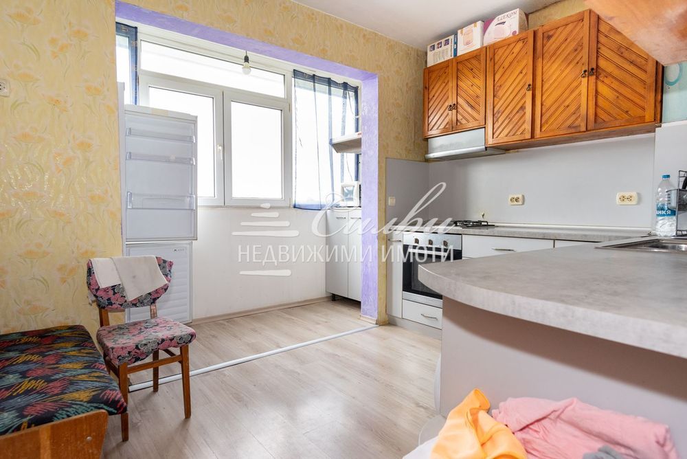 Многостаен СРЕДЕН апартамент – кв.Тракия.