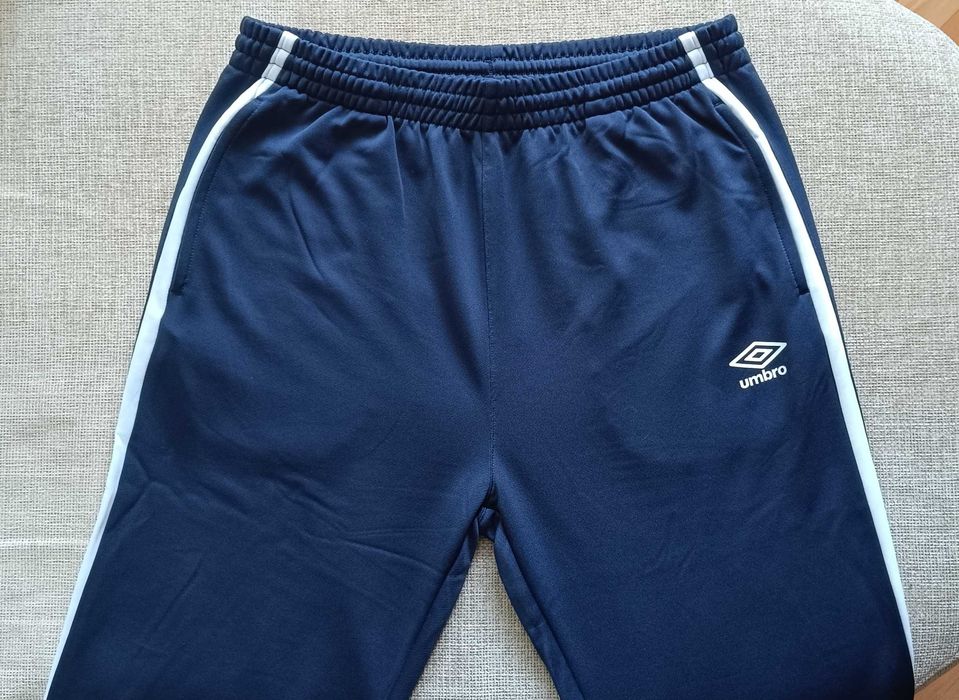Спортно долнище анцуг UMBRO. Размер L. Ново.