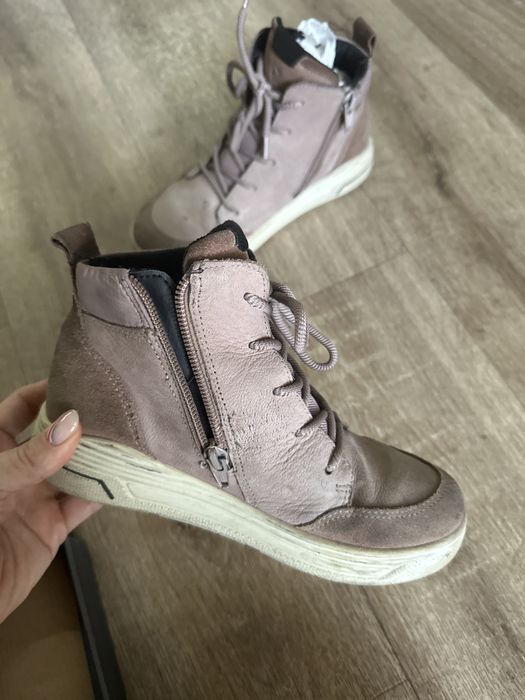 Продам ботинки для девочки