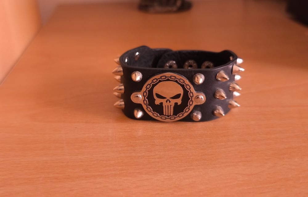 Нова гривна с череп от естествена кожа