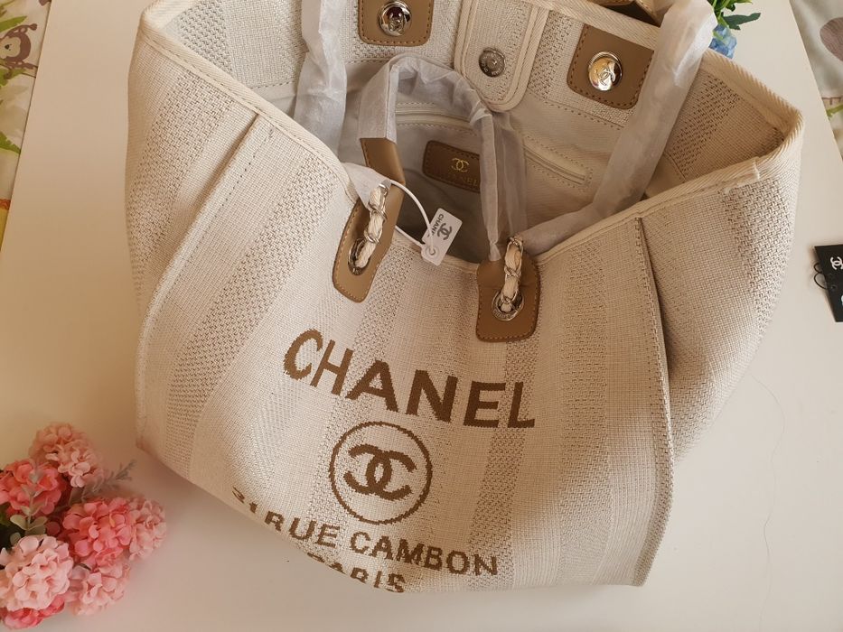 Chanel tote bag beige