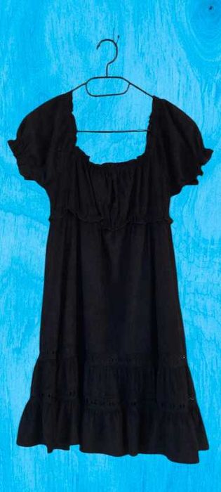 Rochie neagra cu maneci scurte bufante si design floral brodat