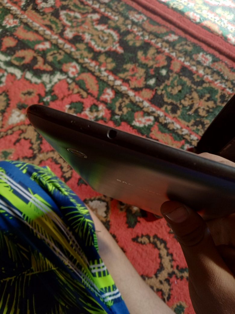 Samsung tap 2 xotirasi 8G  bolalarga detsis oʻyin oʻynashga
