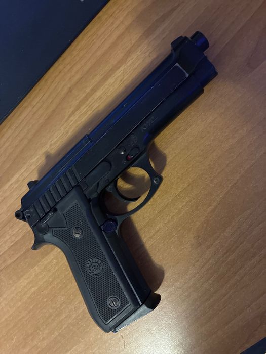 Pistol airsoft TAURUS KWC arc