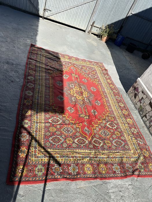 Продам ковры все почти 2*3 м.