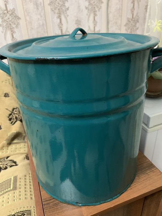 Продаю кастрюлю на 20 литров