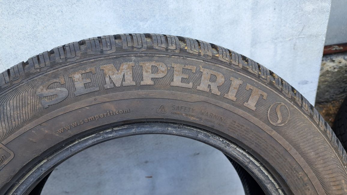 2 бр Зимни гуми 215 65 16 Semperit
