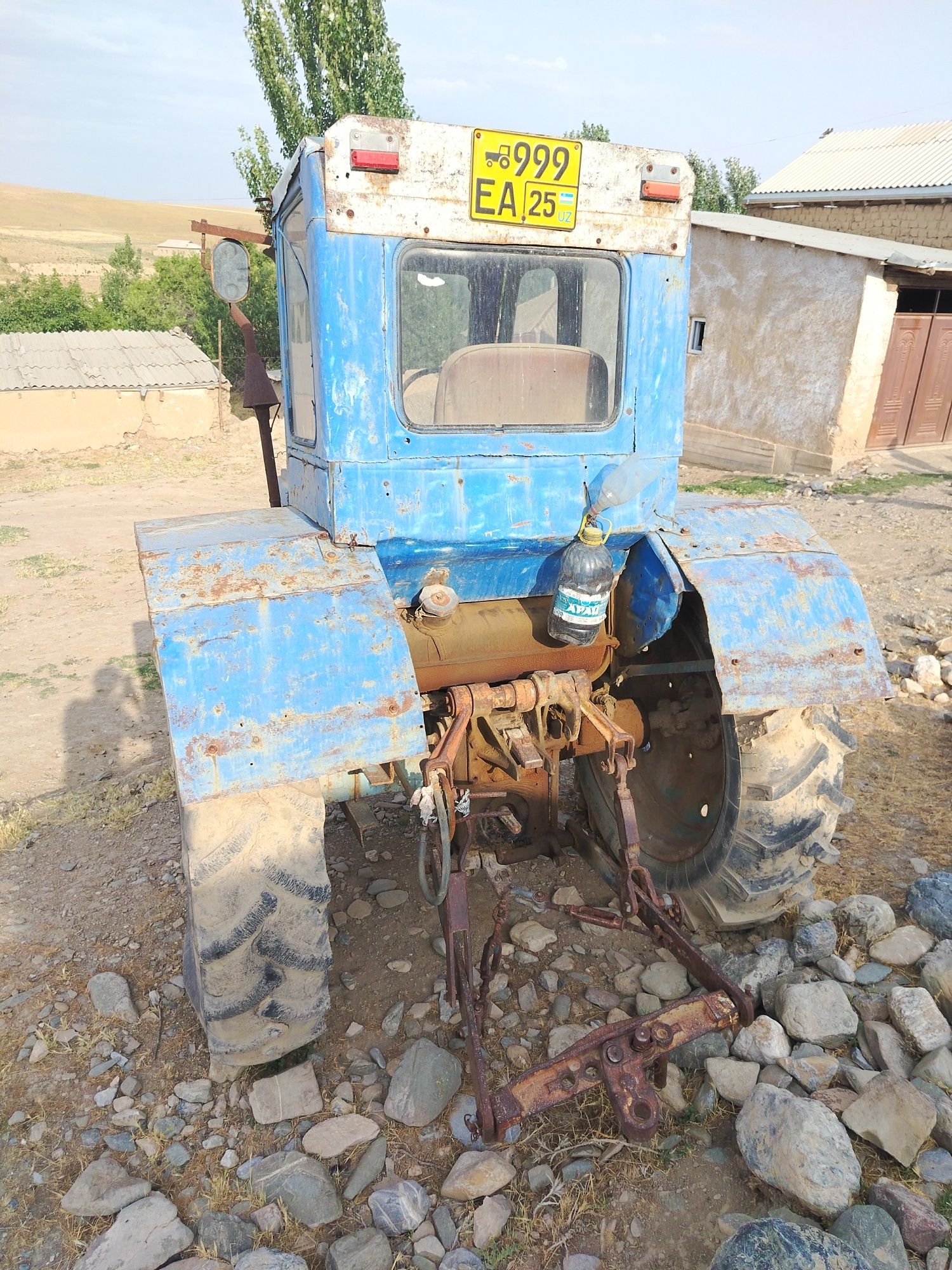 Traktor T 28 Ishchi xolatda