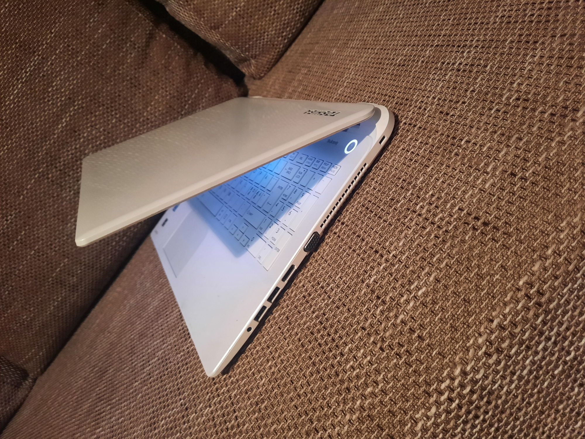 Toshiba Satellite skullcandy