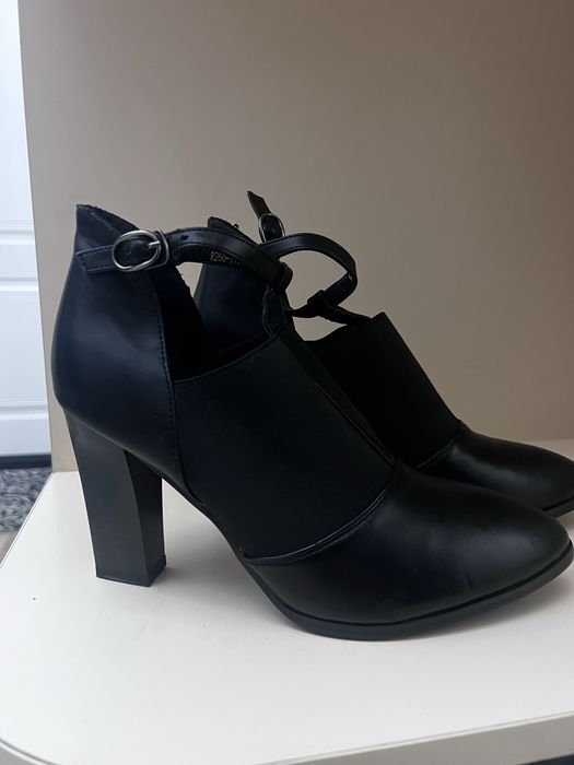 Продам женскую обувь