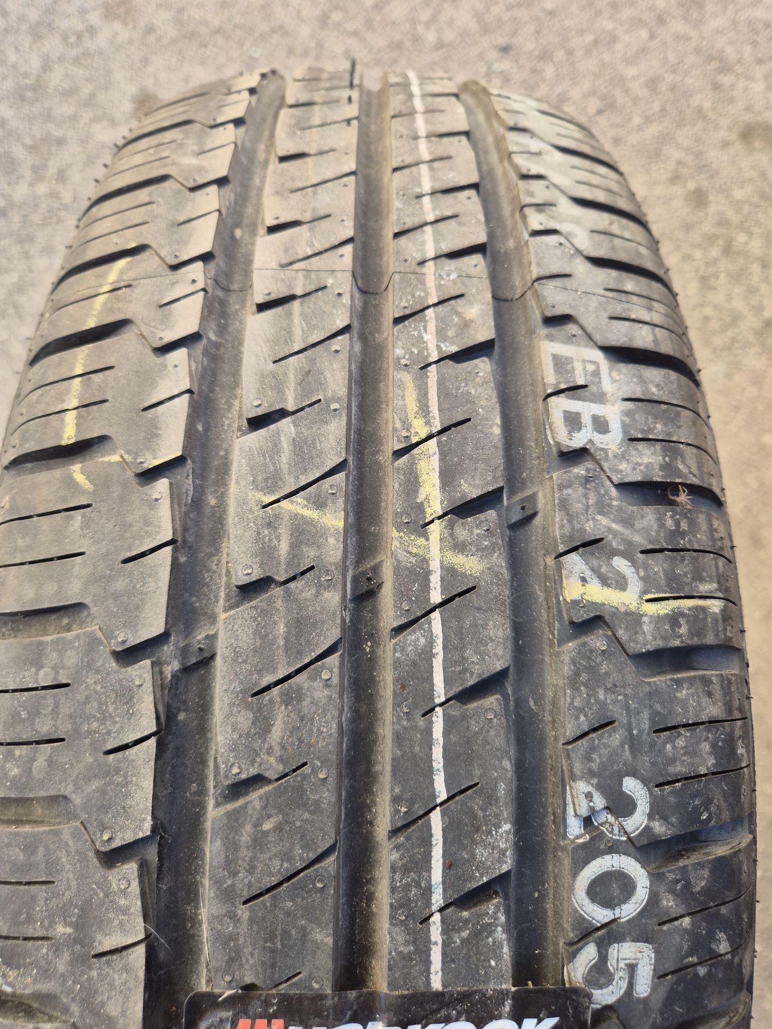1бр. 205/65/16c 6PR Hankook Vantra LT гума бус бусови