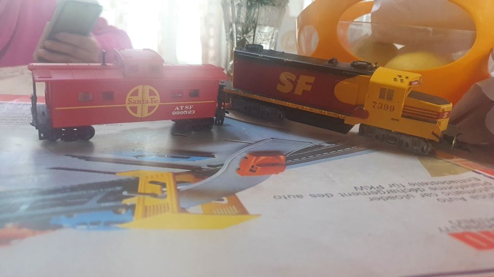 Hornby R2055 Class 8F BR Black Locomotive 48278 и модел на роко дс