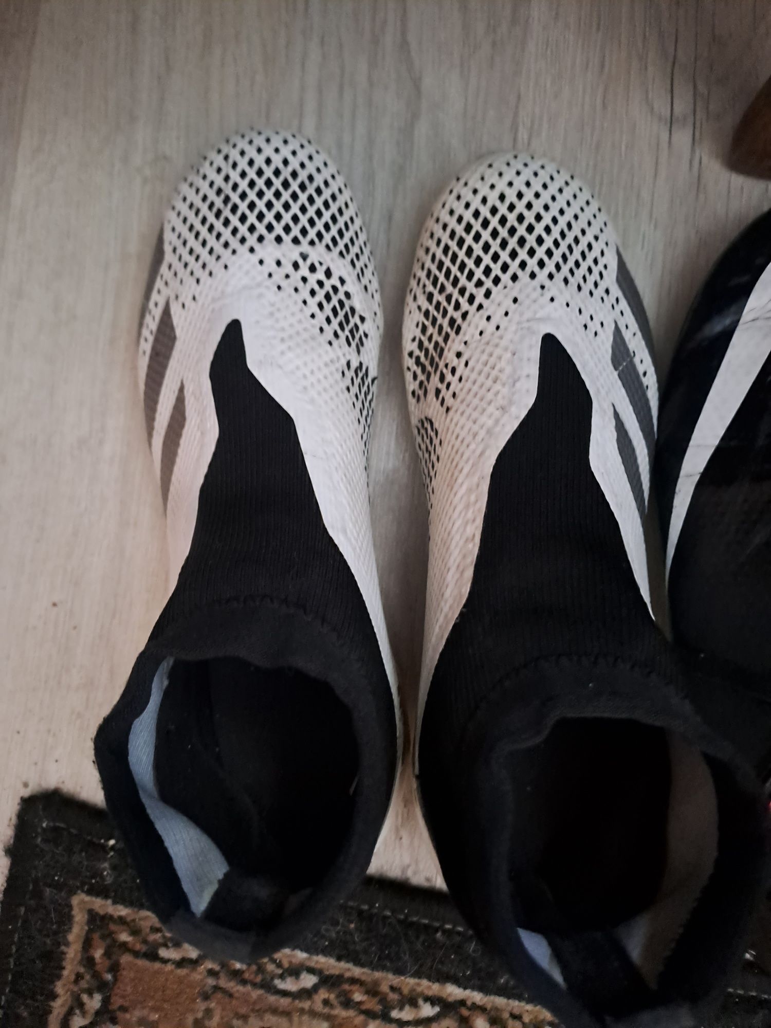 Бутони на Adidas predator