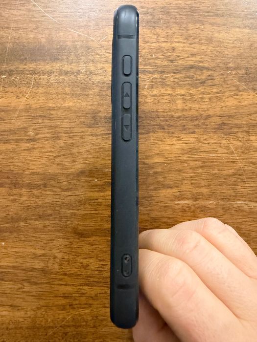 Vând husă Iphone 16 pro  Velante piele vițel model Justus