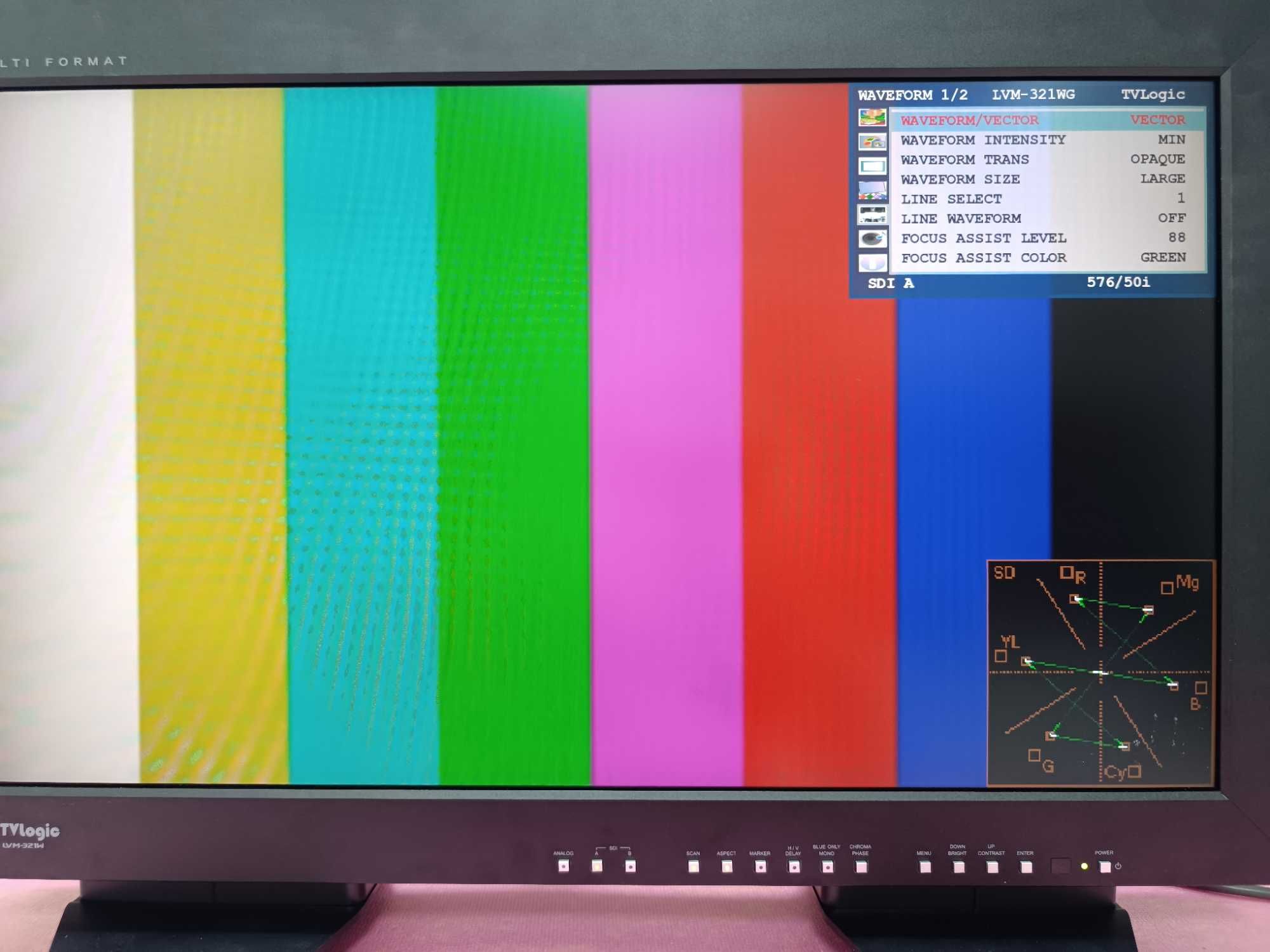 Продаю монитор телевизионный TVlogic LVM-321W