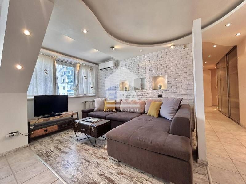 Дава се под наем Двустаен апартамент в София, Гоце Делчев - 80 кв.м за 690 € - Снимка #2