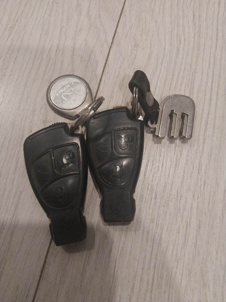 Оригинални ключове за Bmw Mercedes Vw Audi Toyota Nissan Mazda Renault