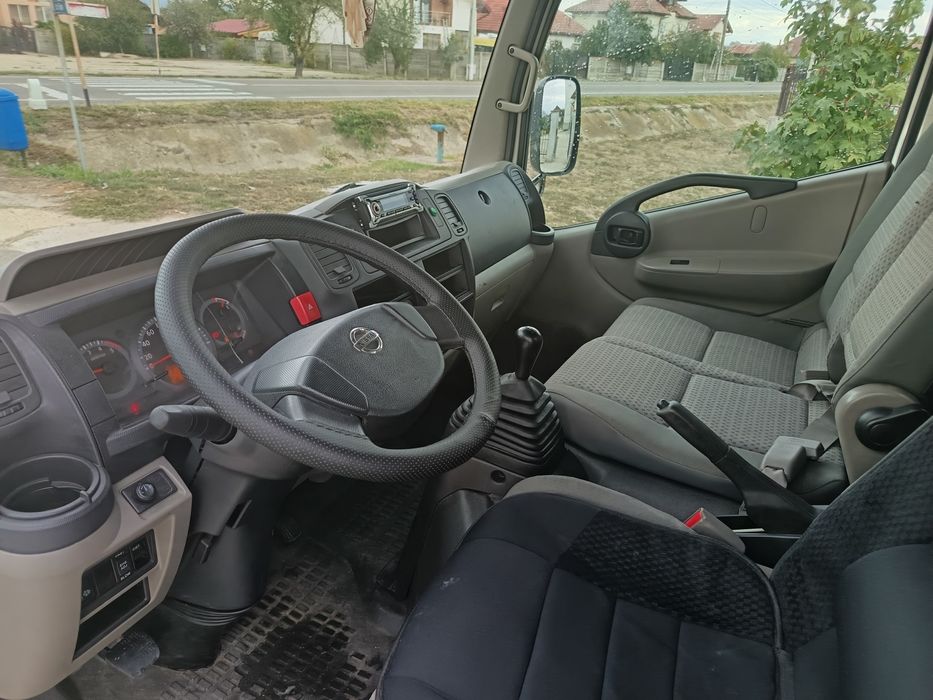 Nissan Cabstar Basculabil pe 3 părți