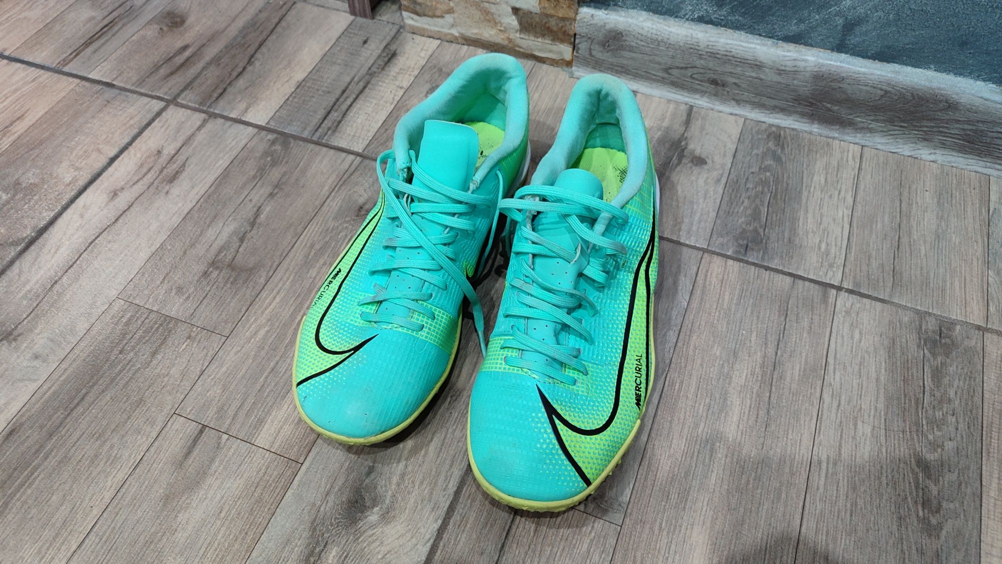 Маратонки Nike номер 40,5